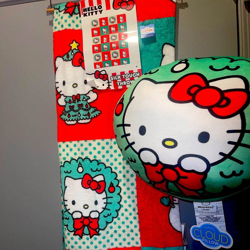 Hello kitty Christmas Throw & pillow set